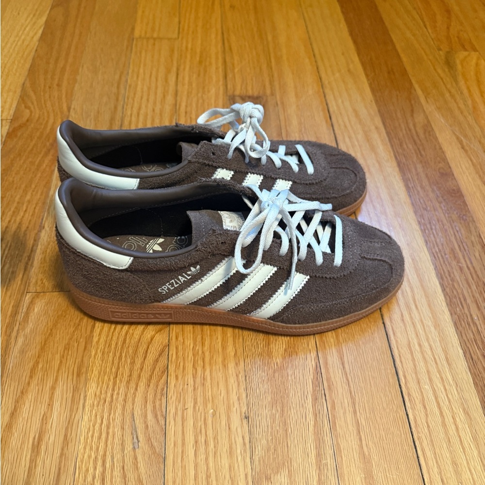 Adidas Handball Spezials- Brown Suede/ Gum sole.